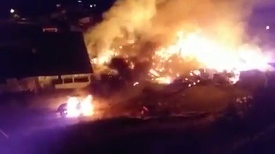 Erzurum'da çıkan yangının alevleri geceyi aydınlattı
