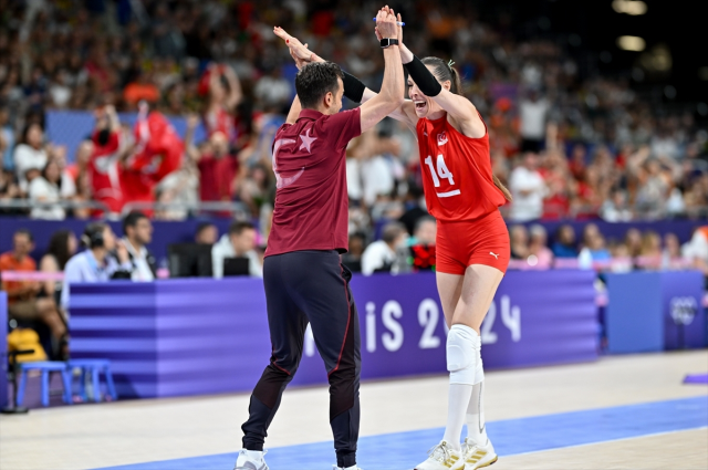 Filenin Sultanları'ndan Paris'te ilk zafer: 2-0 geriden gelip maçı aldılar