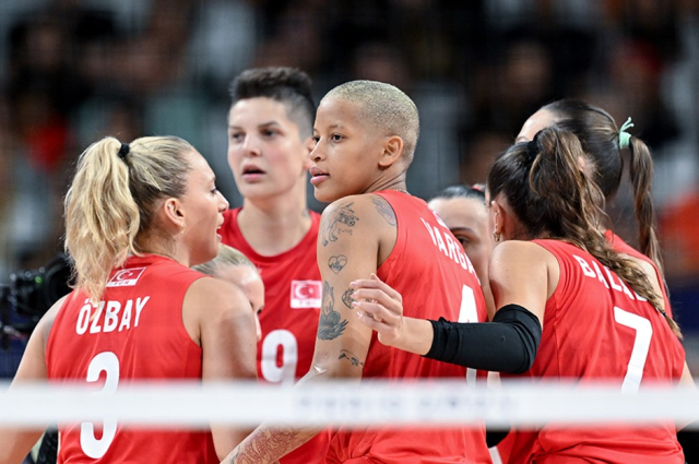 Filenin Sultanları'ndan Paris'te ilk zafer: 2-0 geriden gelip maçı aldılar