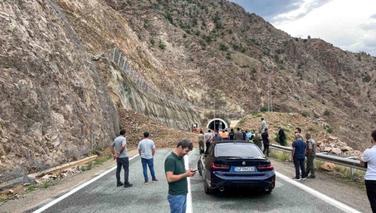 Artvin-Erzurum karayolu heyelan nedeniyle ulaşıma kapandı