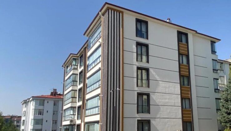 Asansör bakımı için çatı katına çıkan işçiler asılı halde ceset buldu