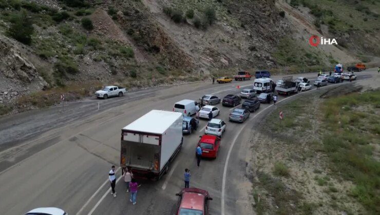 Erzurum – Artvin karayolu heyelan nedeniyle trafiğe kapandı