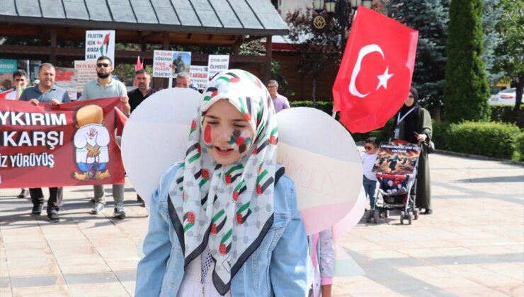 Erzurum’da İsrail’in Gazze’ye yönelik saldırılarını protesto eden sağlık çalışanları sessiz yürüyüşlerini sürdürüyor