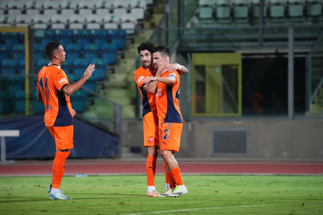 RAMS Başakşehir, La Fiorita'yı 3-0 yenerek UEFA Konferans Ligi'nde adını bir üst tura yazdırdı