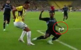 Futbolcular hakemin üzerine koştu! İşte Fenerbahçe’nin penaltı beklediği pozisyon