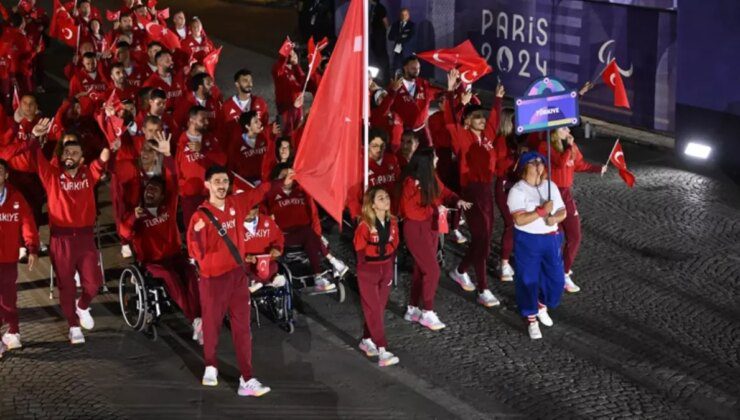 Paris’te 17. Paralimpik Oyunları’nın açılış töreni yapıldı: Sporcularımız Concorde Meydanı’ndan geçti