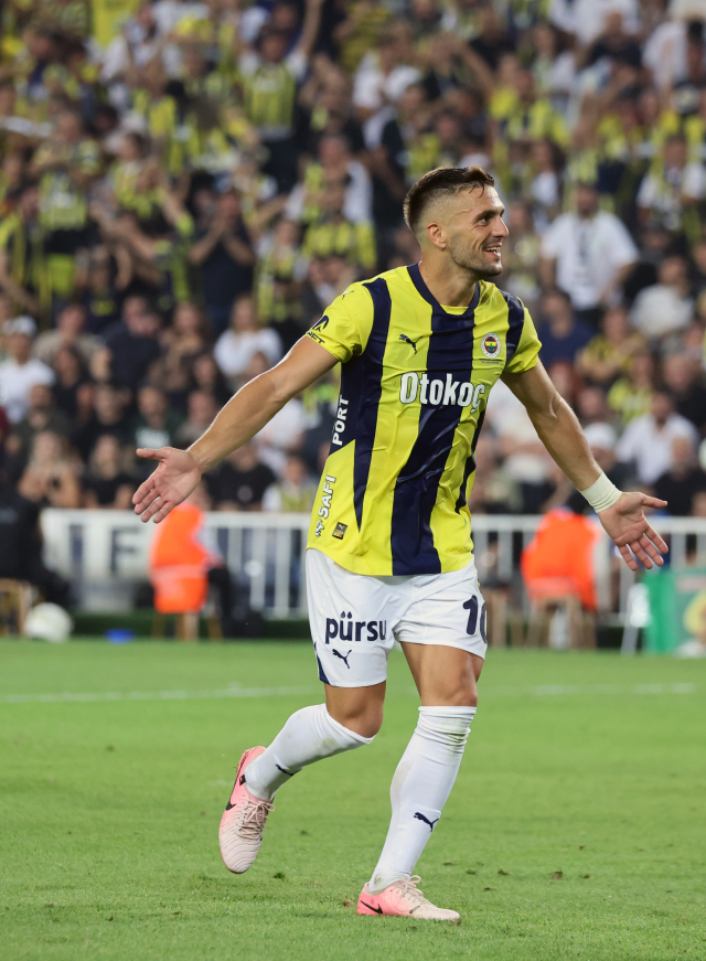 Kadıköy'de Balkan fırtınası! Fenerbahçe, Alanyaspor'u 3-0 yendi