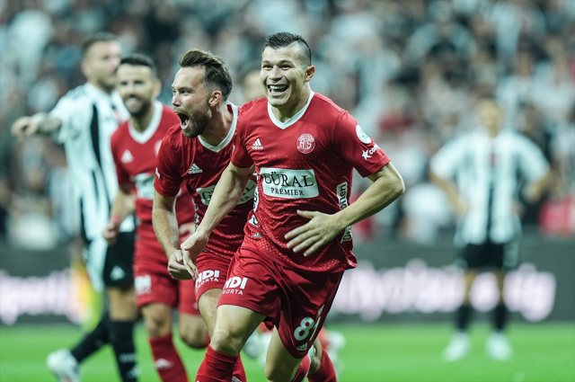 Beşiktaş, Antalyaspor'u sahasında 4-2 yendi