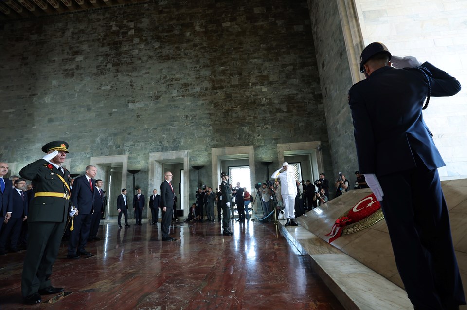 Devlet erkanından Anıtkabir ziyareti (Büyük zaferin 102. yılı) 1