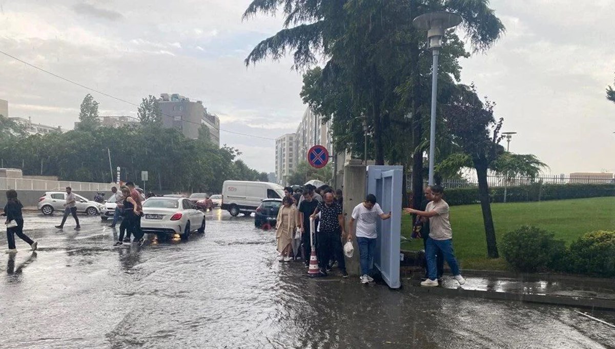 Meteoroloji İstanbul için saat verdi! Çok kuvvetli geliyor