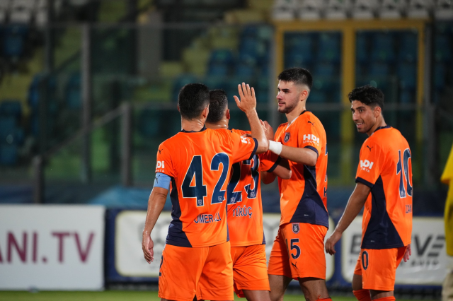 RAMS Başakşehir, La Fiorita'yı 3-0 yenerek UEFA Konferans Ligi'nde adını bir üst tura yazdırdı