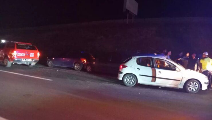 Erzurum’da 5 aracın karıştığı trafik kazasında 8 kişi yaralandı