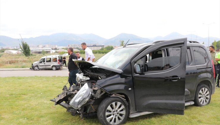 Erzurum’da iki hafif ticari araç çarpıştı, 9 kişi yaralandı