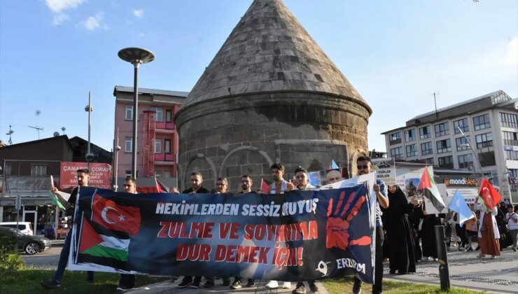 Erzurum’da İsrail’in Gazze’ye yönelik saldırılarını protesto eden sağlık çalışanları sessiz yürüyüşlerine devam etti