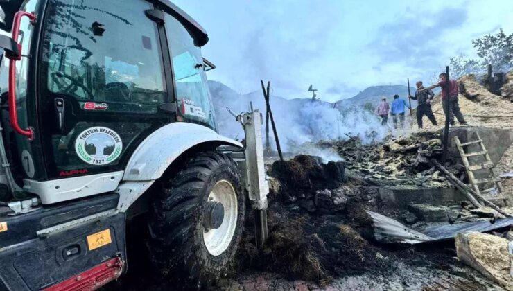 Erzurum’un Tortum ilçesinde çıkan yangında 2 ev, 1 samanlık ve 1 ahır küle döndü