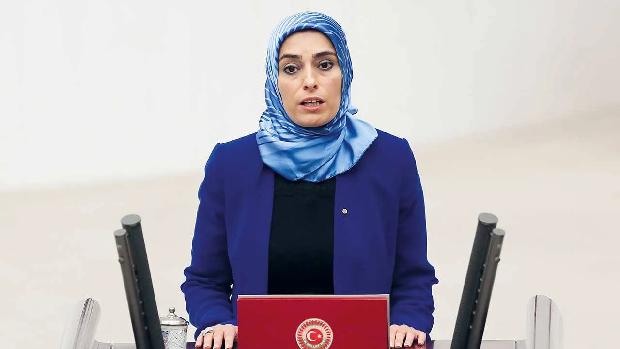 zehra-taskesenlioglu.webp