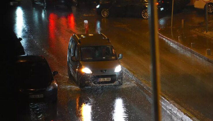 Erzurum’da sağanak, hayatı olumsuz etkiledi