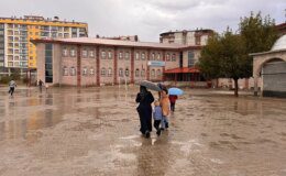 Erzurum’da Sağanak Yağış Hayatı Olumsuz Etkiledi