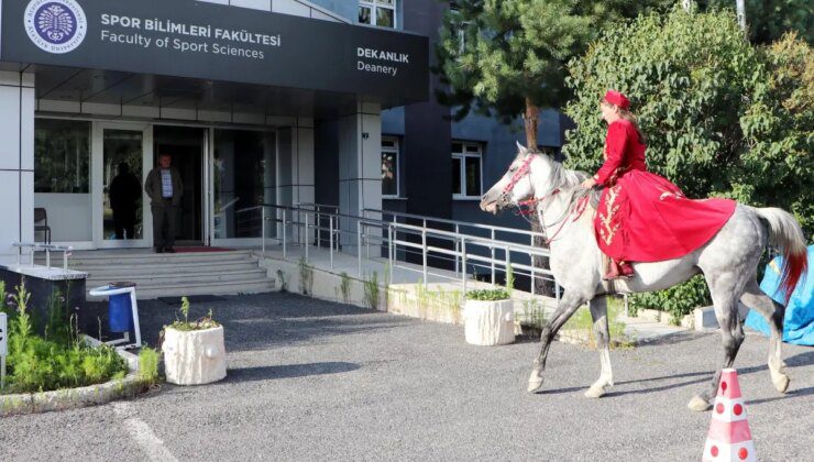 Uluslararası Kadın Atlı Okçuluk Şampiyonu, Tezini Ata Binerek Götürdü