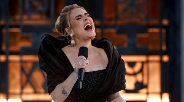 Adele'den hayranlarını üzen haber: Kulağım sağır kaldı