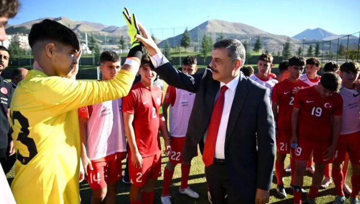 Vali Çiftçi, U16 Futbol Turnuvası’nda Takımları Destekledi