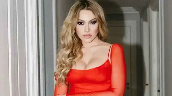 Hadise'nin kalçasını tuttuğu fotoğrafa yorum yağdı