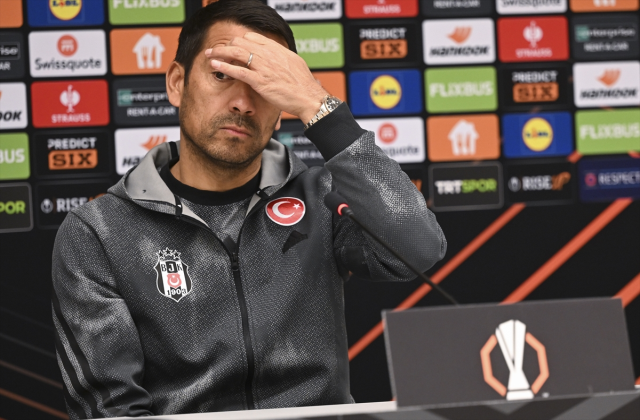 Beşiktaş'ta teknik direktör Giovanni van Bronckhorst ile yollar ayrıldı