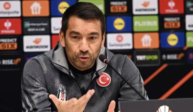 Beşiktaş’ta teknik direktör Giovanni van Bronckhorst ile yollar ayrıldı