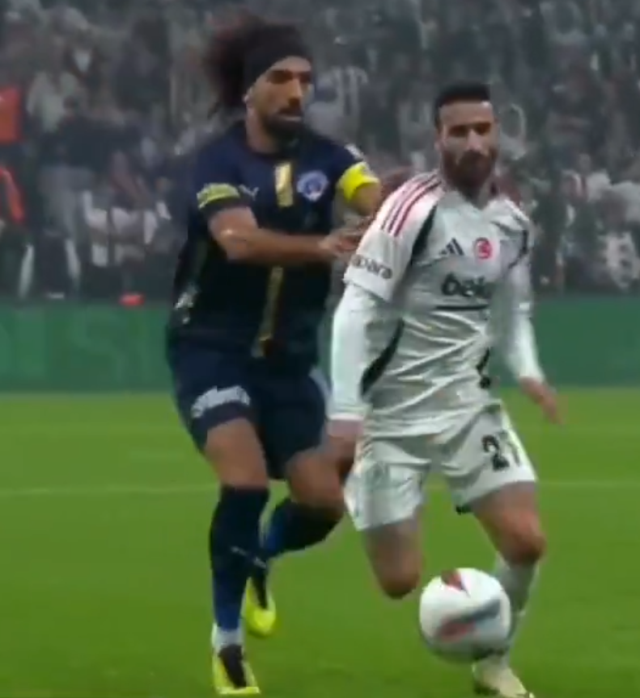 Beşiktaş'ı ayağa kaldıran kırmızı kart pozisyonu