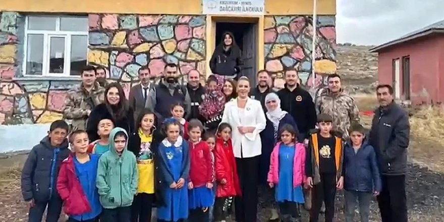 Hınıs'ta okuyan öğrencilerin kalplerine dokunan ziyaret