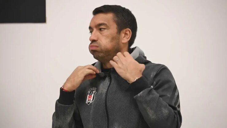 Van Bronckhorst'tan ayrılık açıklaması: Kötü sonuçlar devam ederse sorumlusu benim