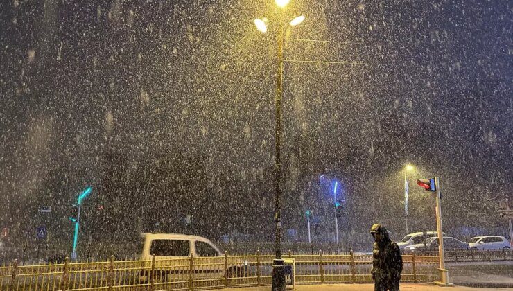 Erzurum’da Kar Yağışı Şehri Beyaza Bürüdü