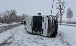 Erzurum’da Minibüs Aydınlatma Direğine Çarptı: 8 Yaralı