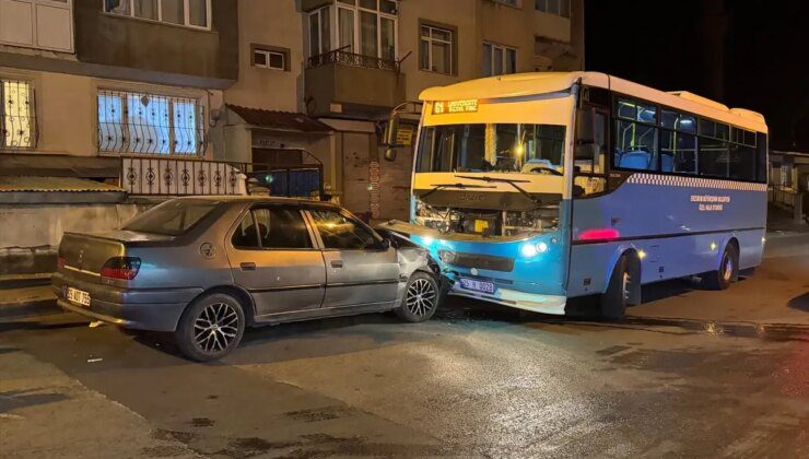 Erzurum’da Otobüse Çarpan Otomobil Sürücüsü Yaralandı