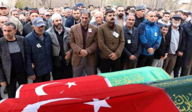 Erzurum’da Trafik Kazasında Hayatını Kaybeden İki Arkadaş Toprağa Verildi