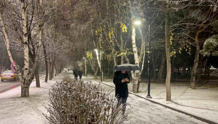 Erzurum’da Yoğun Kar Yağışı: Sokaklar Beyaza Büründü