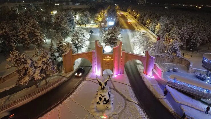 Erzurum’daki Tarihi Yapılar Karla Beyaza Büründü