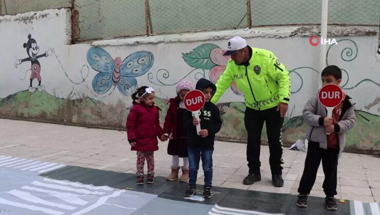 Oltu’da Öğrenciler Yapay Pistte Trafik Kurallarını Öğrendi