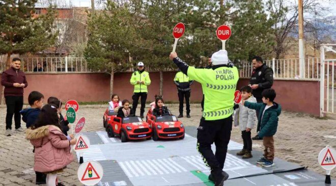 Oltu’da Öğrencilere Eğlenceli Trafik Güvenliği Eğitimi