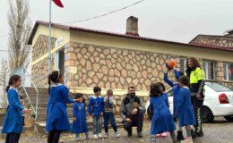 Polislerden Hınıs’taki Çocuklara Unutulmaz Ziyaret