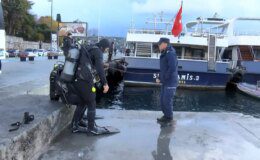 Sarıyer’de denize düşen kız arkadaşının peşinden atlayan gencin görüntüleri ortaya çıktı