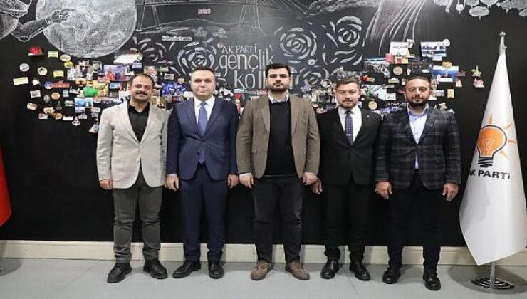 AK Parti Erzurum İl Gençlik kollarında görev değişimi