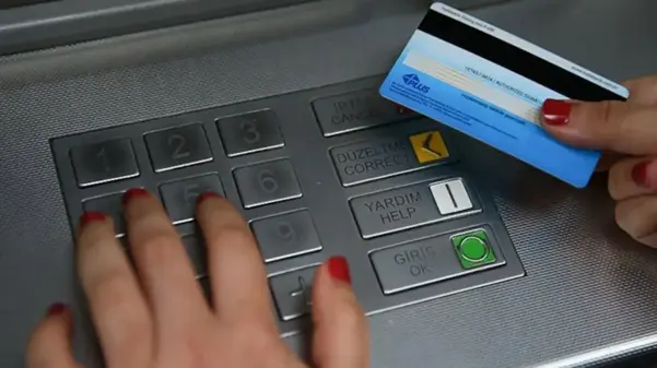 ATM'lerde yeni dönem: Israrcı olanın kartı bloke edilecek